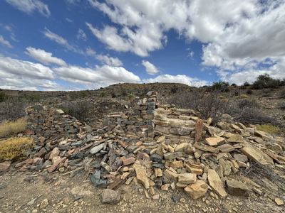 A collapsed dry-stone building on Spreeufontein, on the ground of the 1891 gold rush. One corner still stands about...